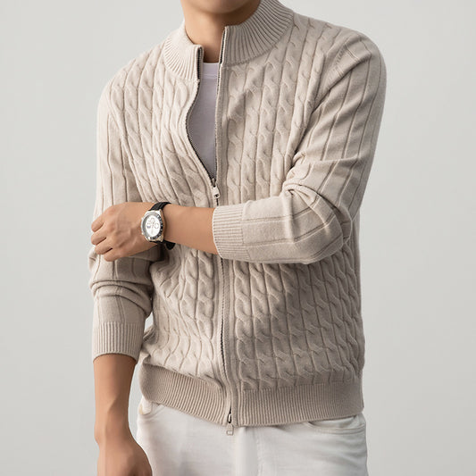 sweter z warkoczowym splotem i stójką