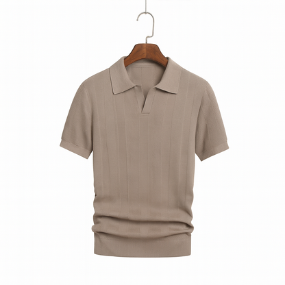 Luźna koszulka polo w paski z dekoltem