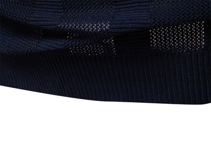 Luźna koszulka polo w paski z dekoltem