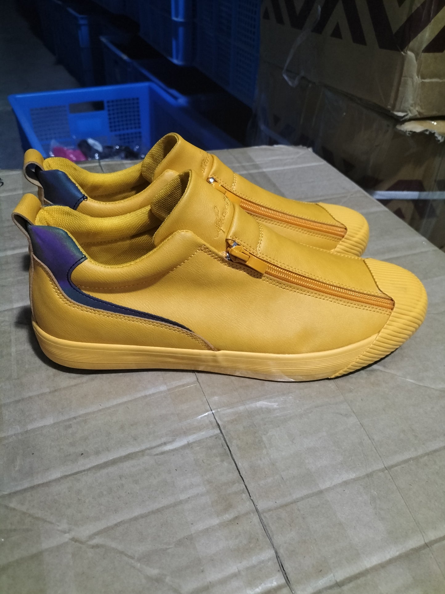 Męskie, codzienne trampki zapinane na suwak