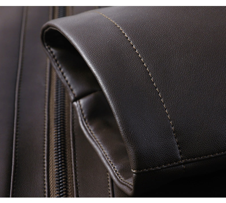 Skórzany płaszcz z podszewką i futrzanym kołnierzem