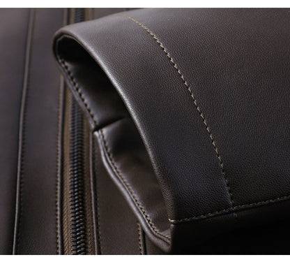 Skórzany płaszcz z podszewką i futrzanym kołnierzem