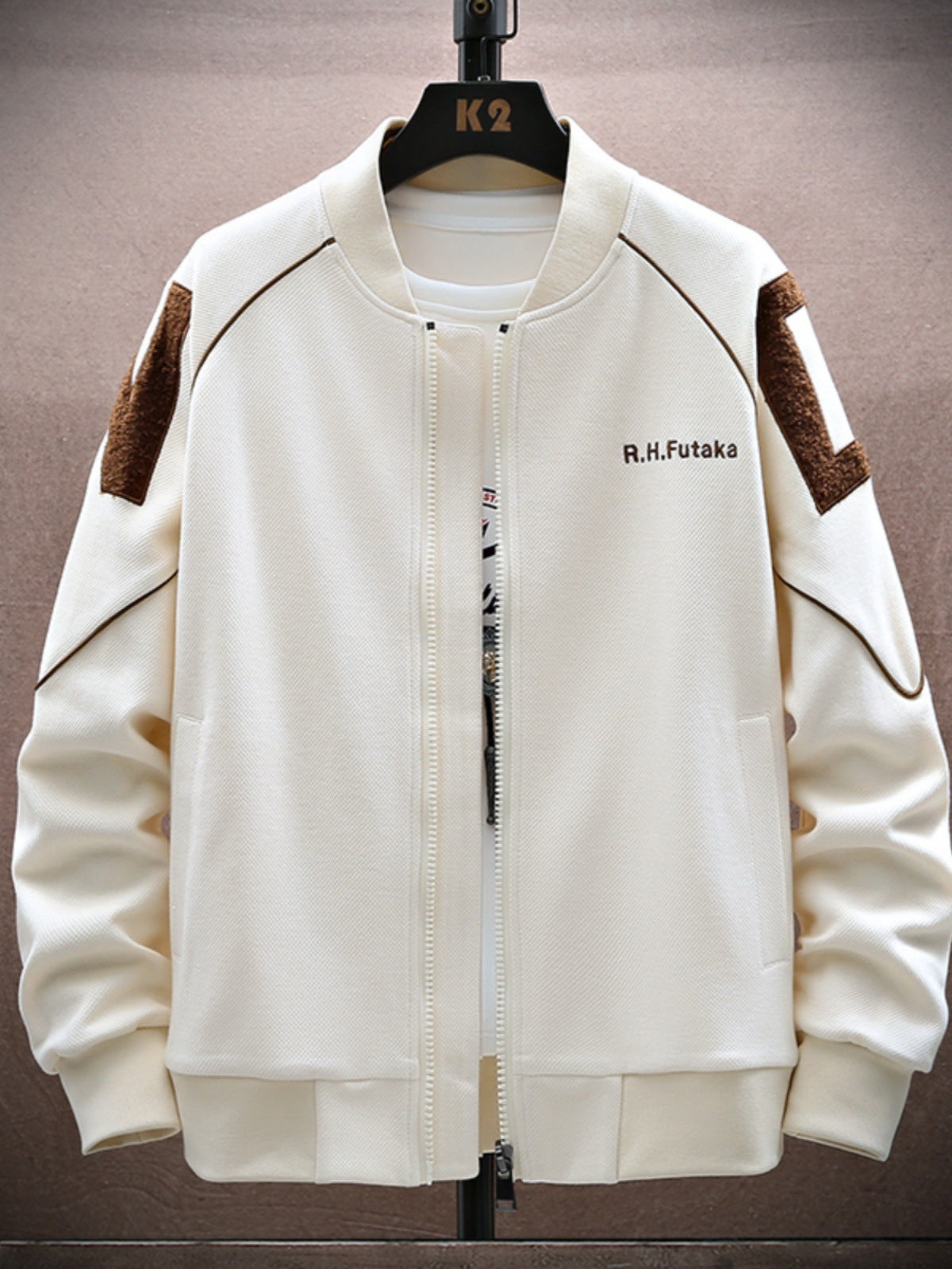 Haftowany dres rekreacyjny