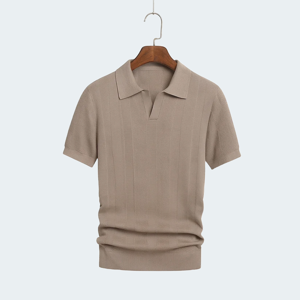 Luźna koszulka polo w paski z dekoltem