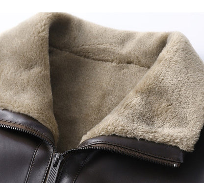 Skórzany płaszcz z podszewką i futrzanym kołnierzem