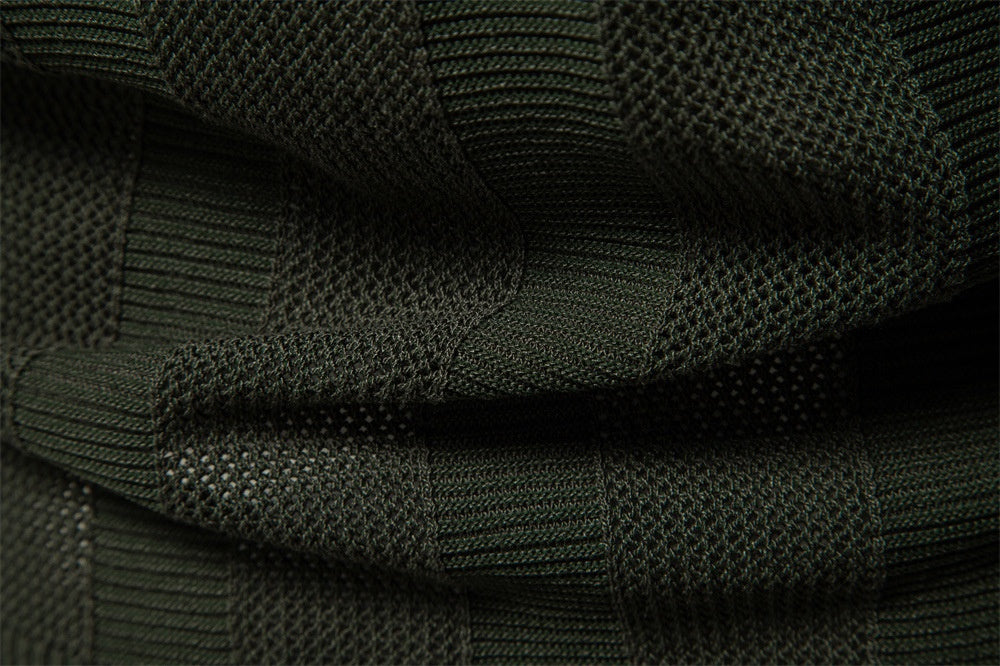 Luźna koszulka polo w paski z dekoltem