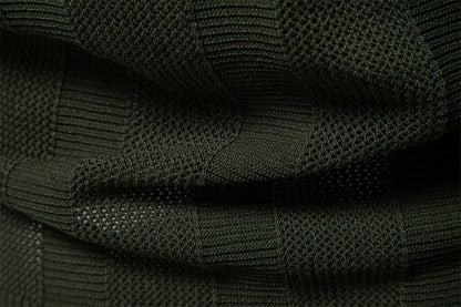 Luźna koszulka polo w paski z dekoltem